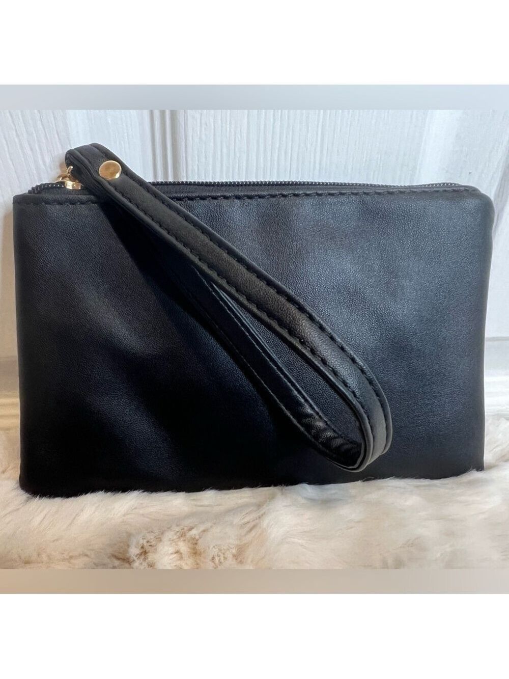 COSMETIC BAG / WRISTLET. BLACK 8.25” x 5”